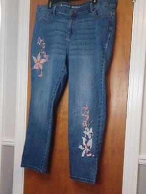Westport Boyfriend Jeans with Pink & Purple Floral Embroidery Sz.16. L.28". R-11